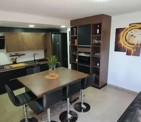 Homestay Sunhouse - Hermoso Atico En El Pueblo - Aire Acondicionado Y Bbq Area