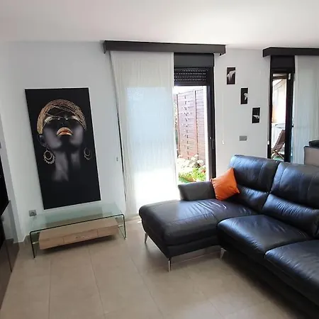 Homestay Sunhouse - Hermoso Atico En El Pueblo - Aire Acondicionado Y Bbq Area